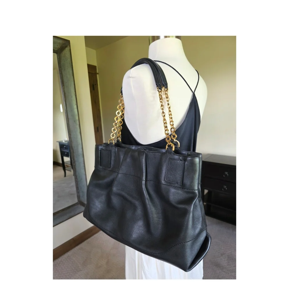 Salvatore Ferragamo Florence Gancini Shoulder Bag Black With Gold Hardware - Picture 5 of 10
